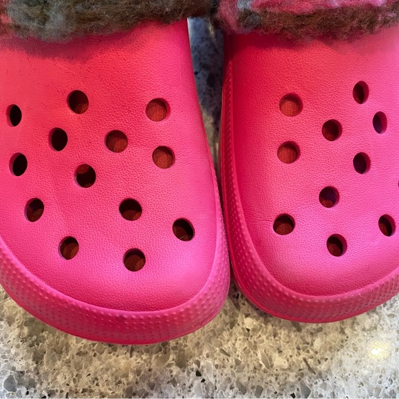 CROCS Hot Pink with Pink Plaid Fleece Lining 5 - Picture 3 of 11